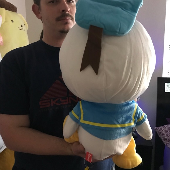 HUGE Donald Duck Plush! - Picture 3 of 4